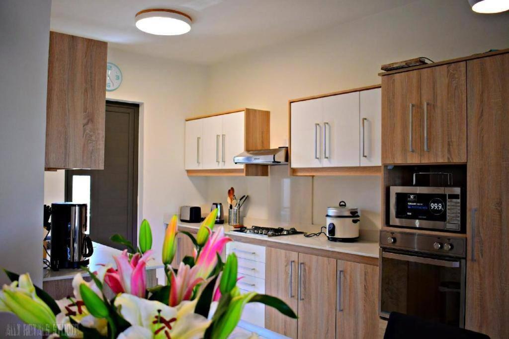Modern And Cosy Condo: Westwood Apartments Flic-en-Flacq Extérieur photo