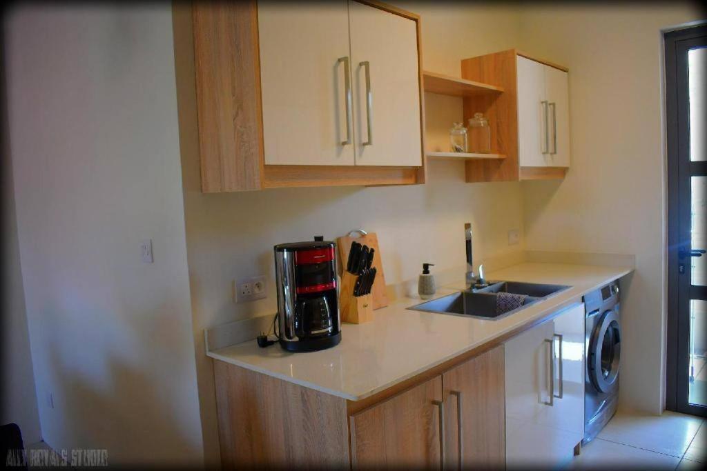 Modern And Cosy Condo: Westwood Apartments Flic-en-Flacq Extérieur photo