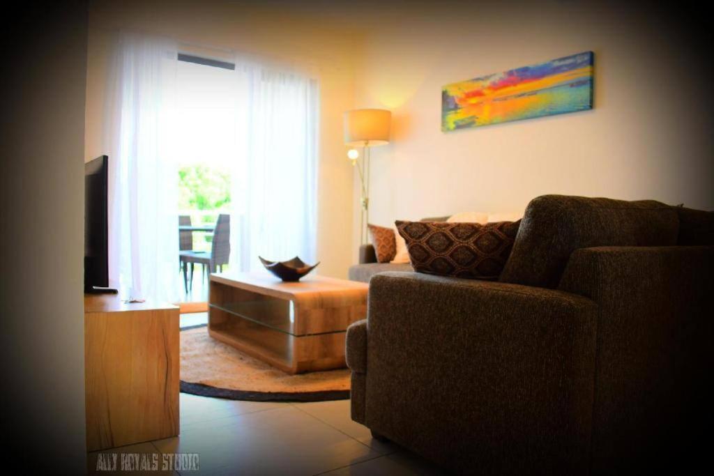 Modern And Cosy Condo: Westwood Apartments Flic-en-Flacq Extérieur photo